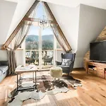 Giewont House & Z Sauna شقة